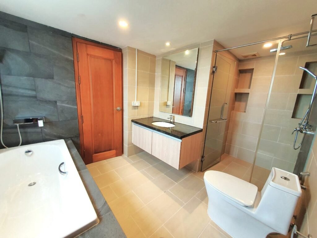 New 3 Bedroom Penthouse Serviced Apartment for lease